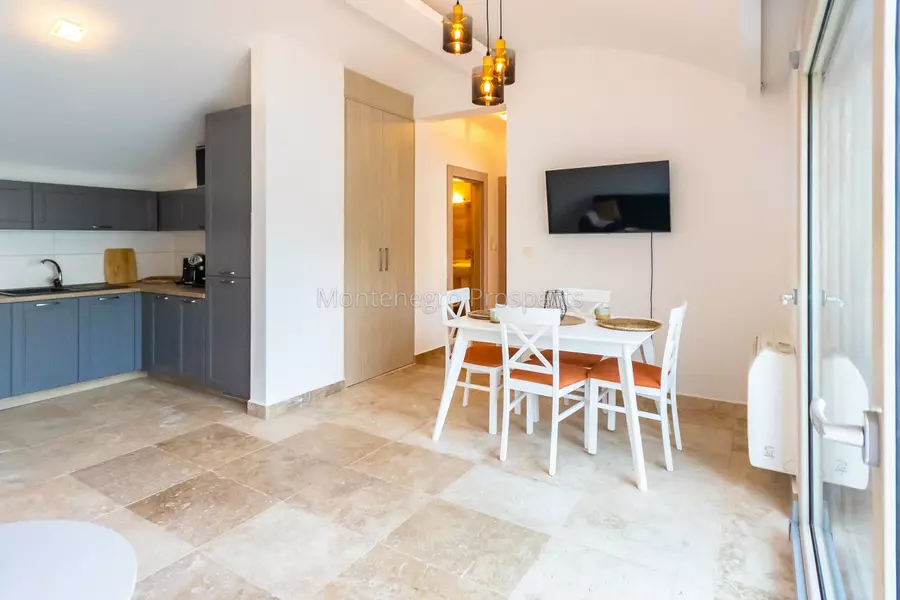 Two bedroom apartment with garage and panoramic sea view on the waterfront   kostanjica kotor 13791 24