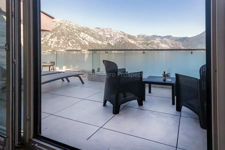 Two bedroom apartment with garage and panoramic sea view on the waterfront   kostanjica kotor 13791 37