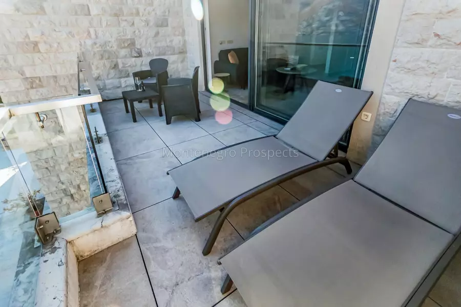 Two bedroom apartment with garage and panoramic sea view on the waterfront   kostanjica kotor 13791 39
