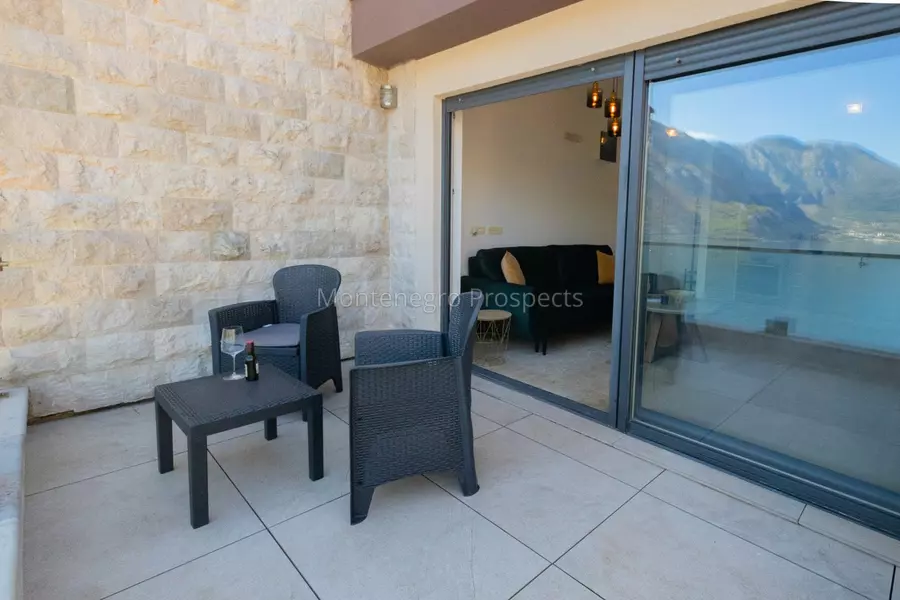 Two bedroom apartment with garage and panoramic sea view on the waterfront   kostanjica kotor 13791 42