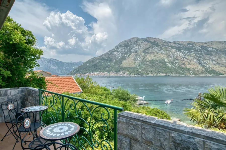 Waterfront house 13864 22 1280x853