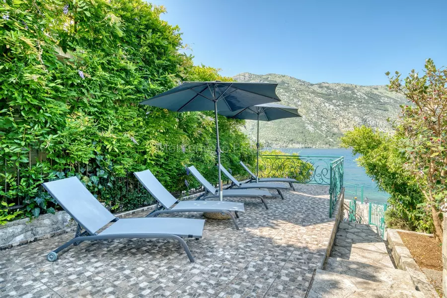 Waterfront house 13864 5 1280x854