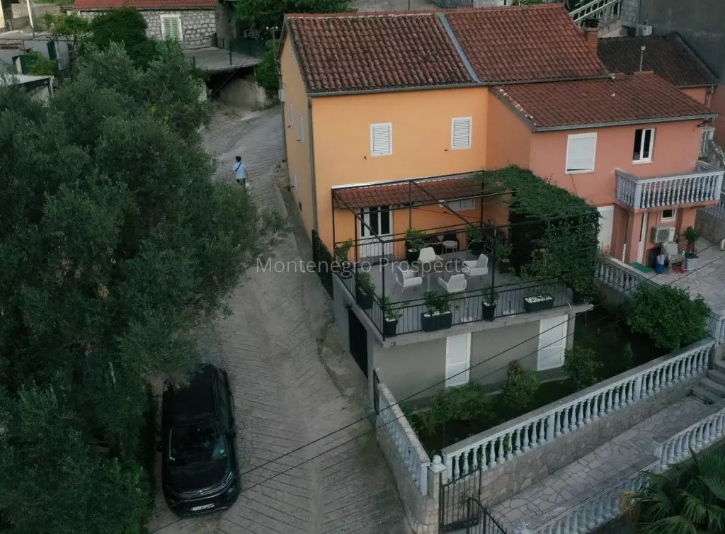 Family house in skaljari kotor 7909 11