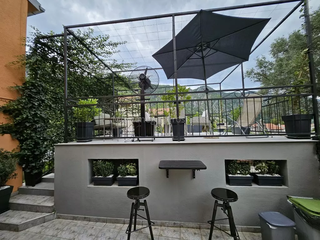 Family house in skaljari kotor 7909 31