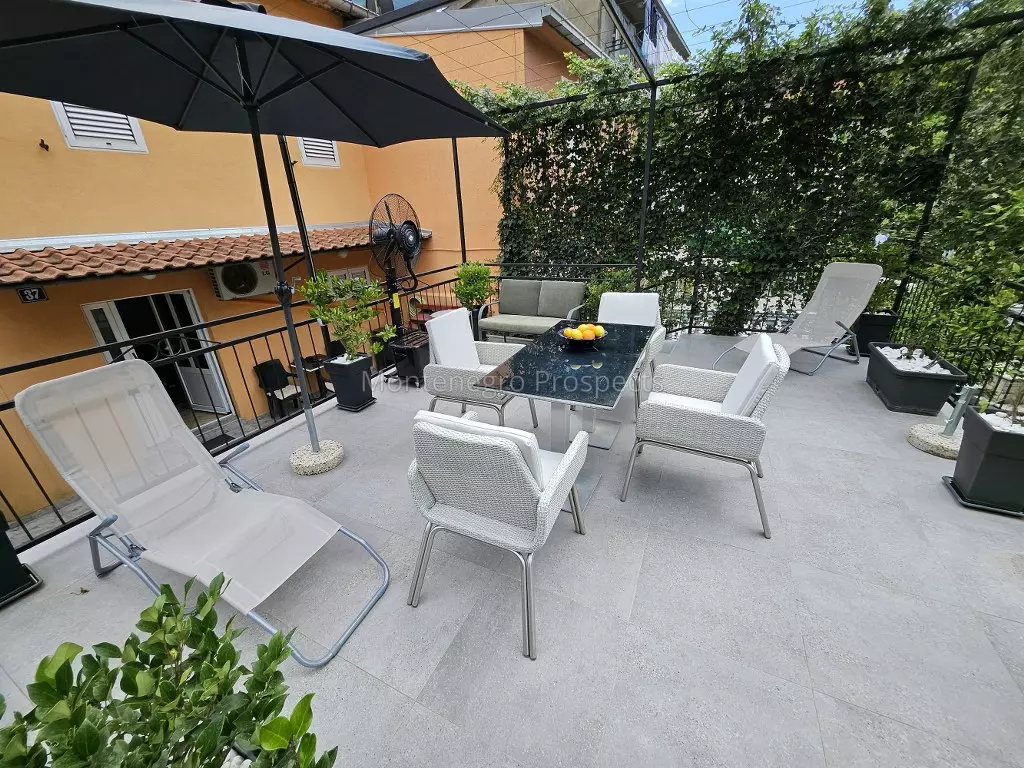 Family house in skaljari kotor 7909 33