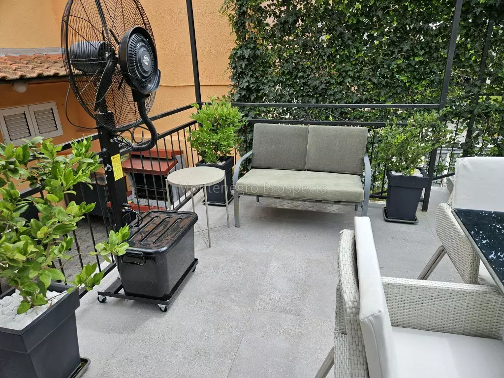Family house in skaljari kotor 7909 34
