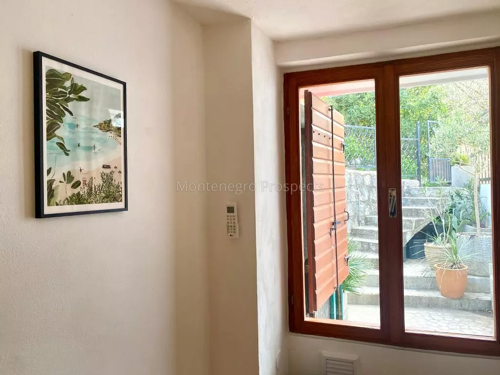 Stylish one bedroom apartment with stunning views perast 13763 11 1024x768