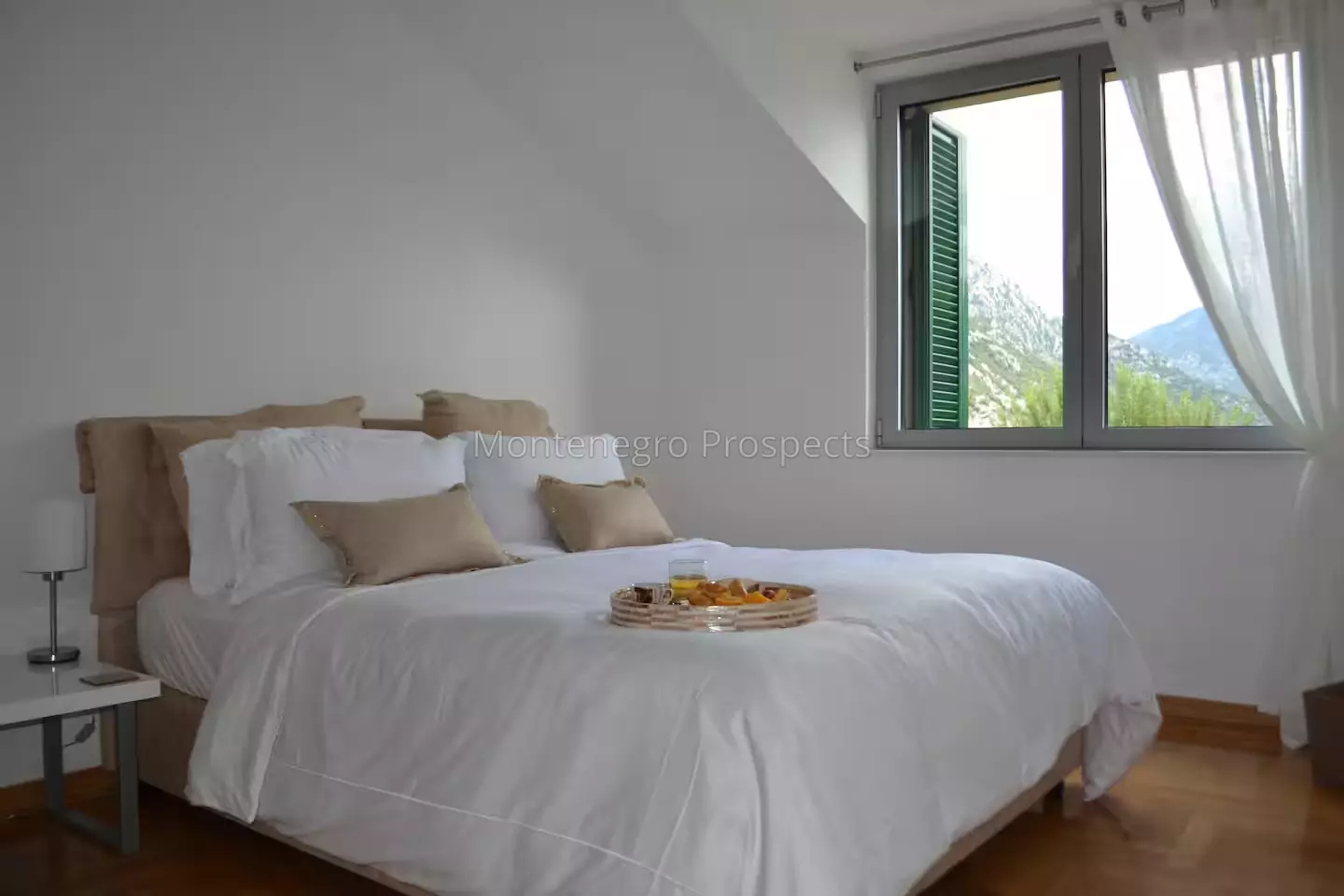 Stunning top floor two bedroom apartment with spectacular bay views   strong rental potential  13802 1