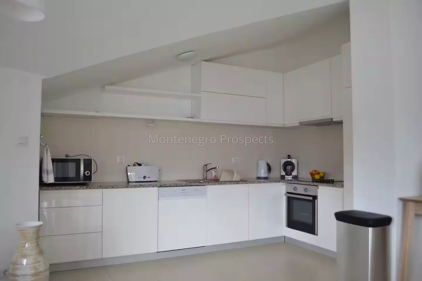 Stunning top floor two bedroom apartment with spectacular bay views strong rental potential 13802 12