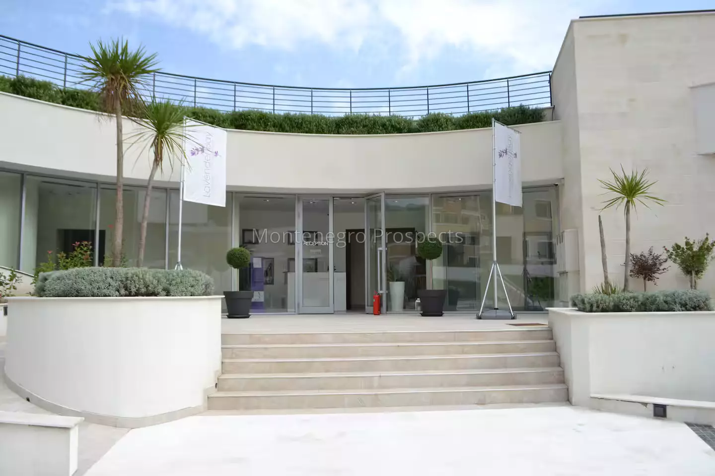 Stunning top floor two bedroom apartment with spectacular bay views strong rental potential 13802 5