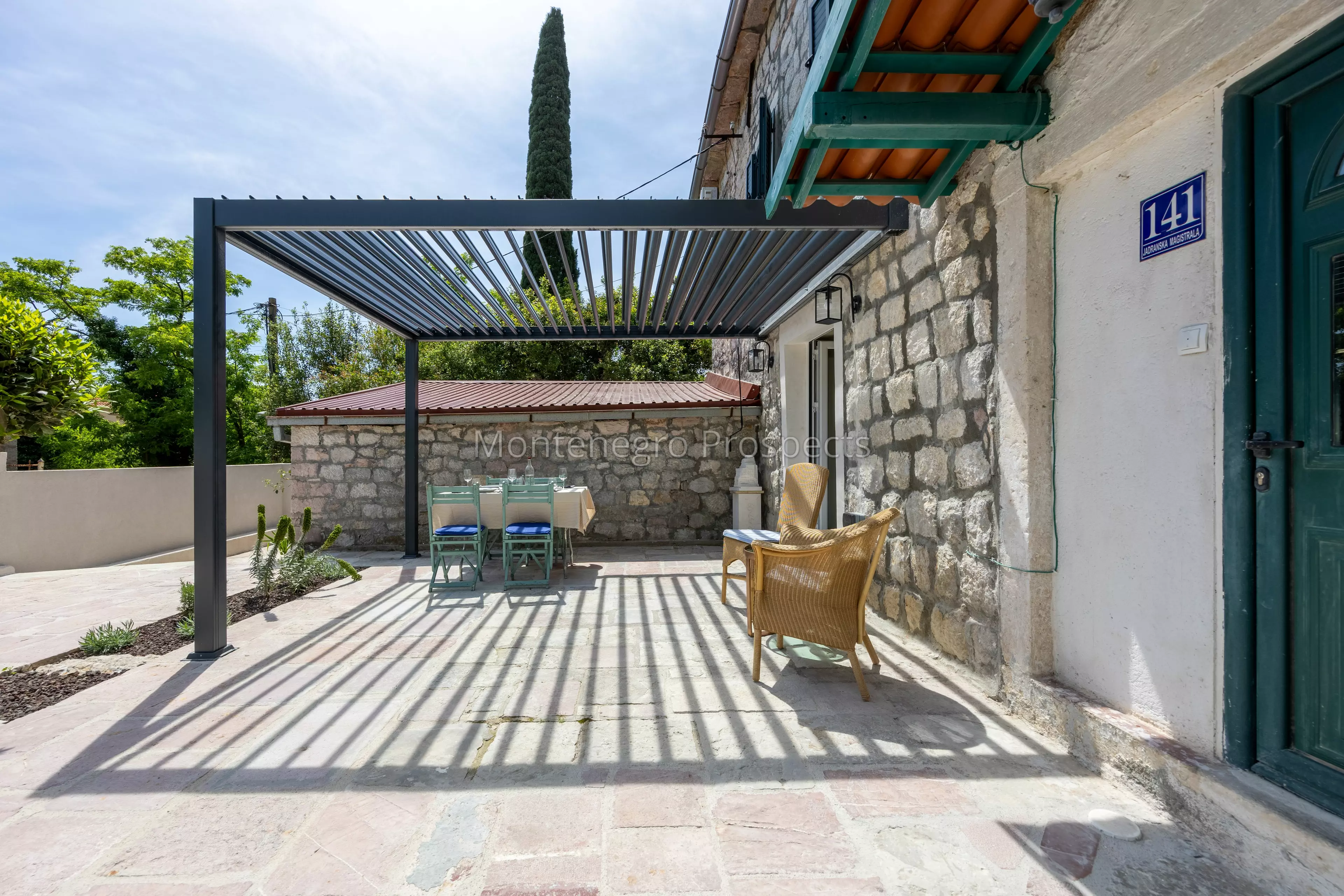 14167 stone house in kamenari 12