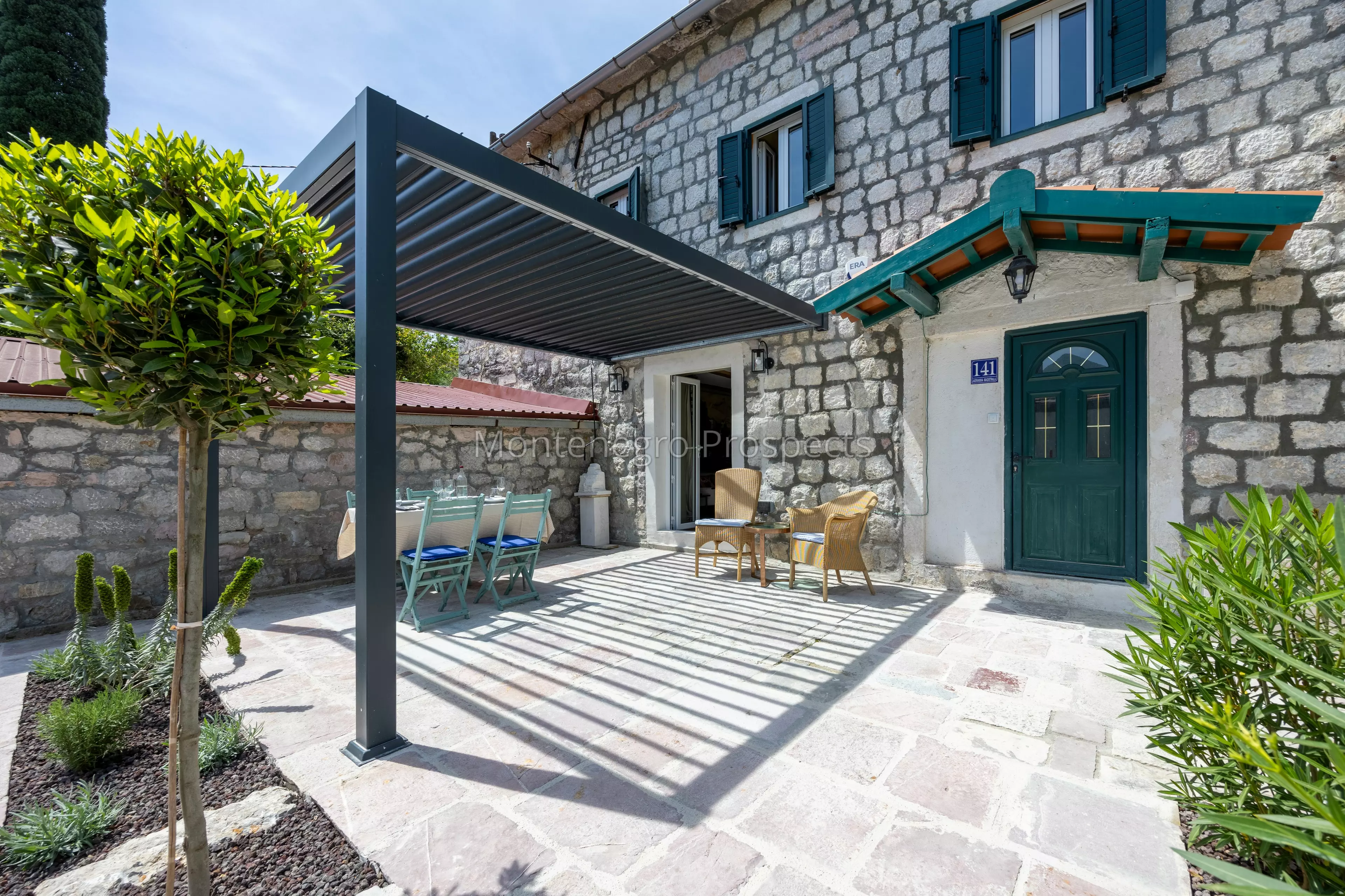 14167 stone house in kamenari 13