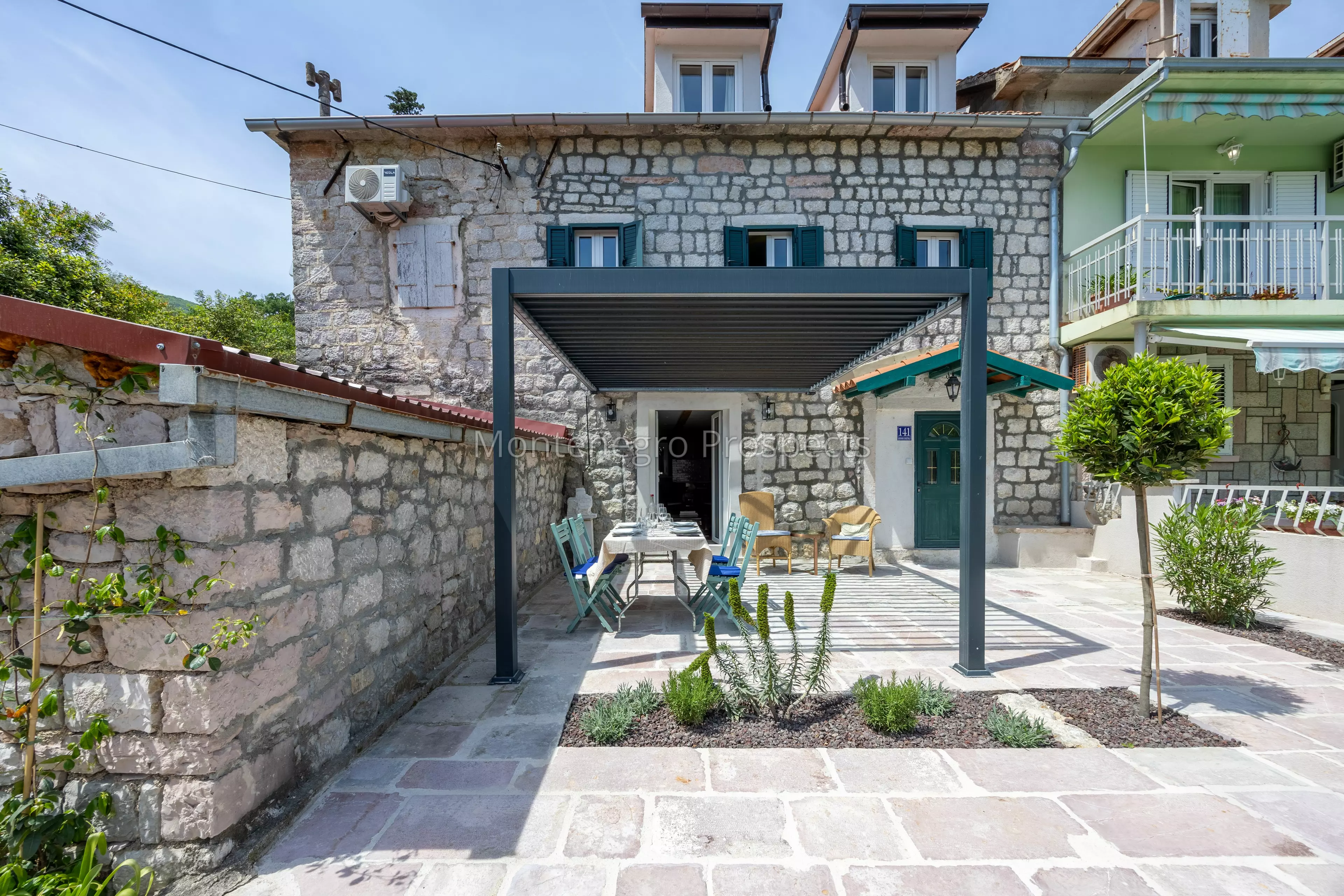14167 stone house in kamenari 16
