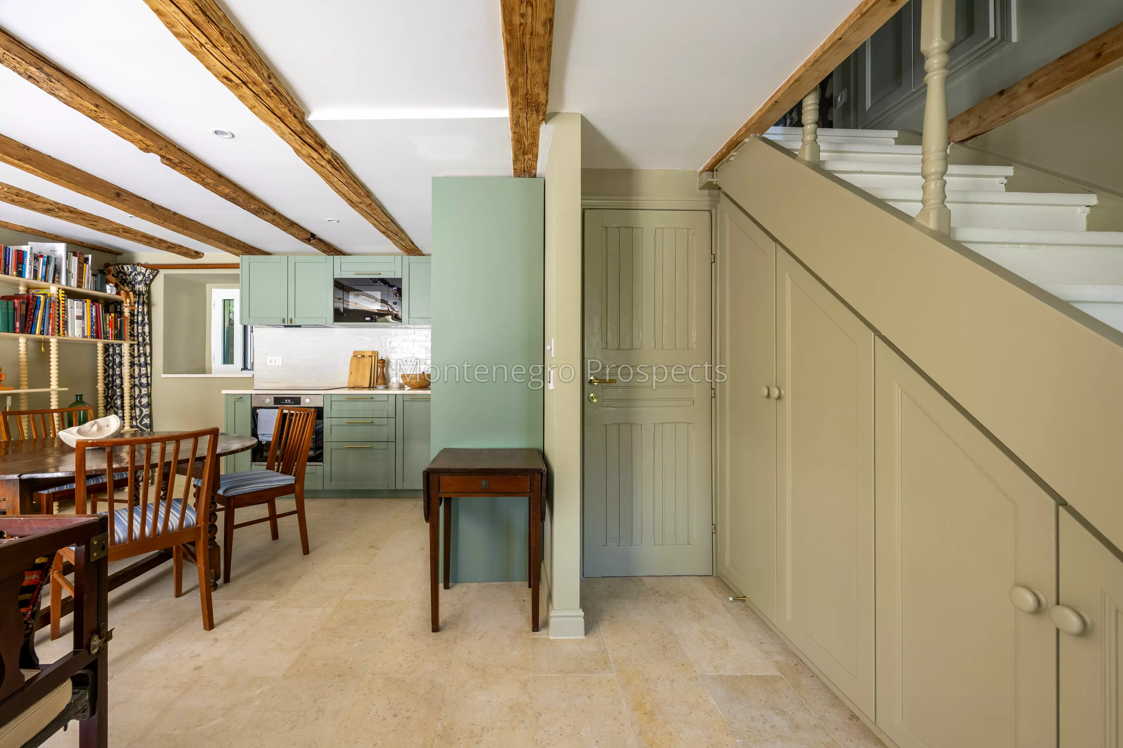 14167 stone house in kamenari 36