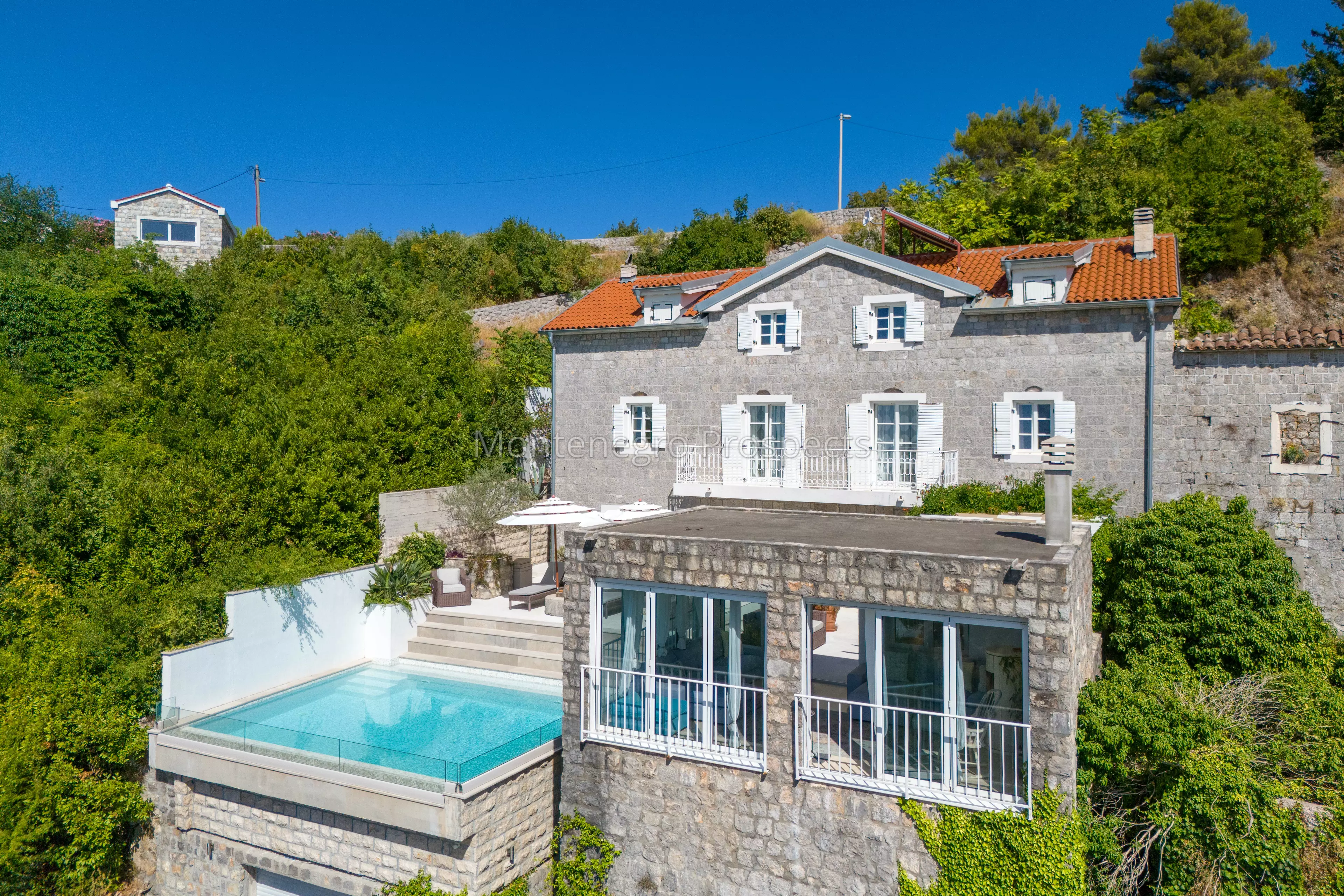 14168 lustica vila for sale 13