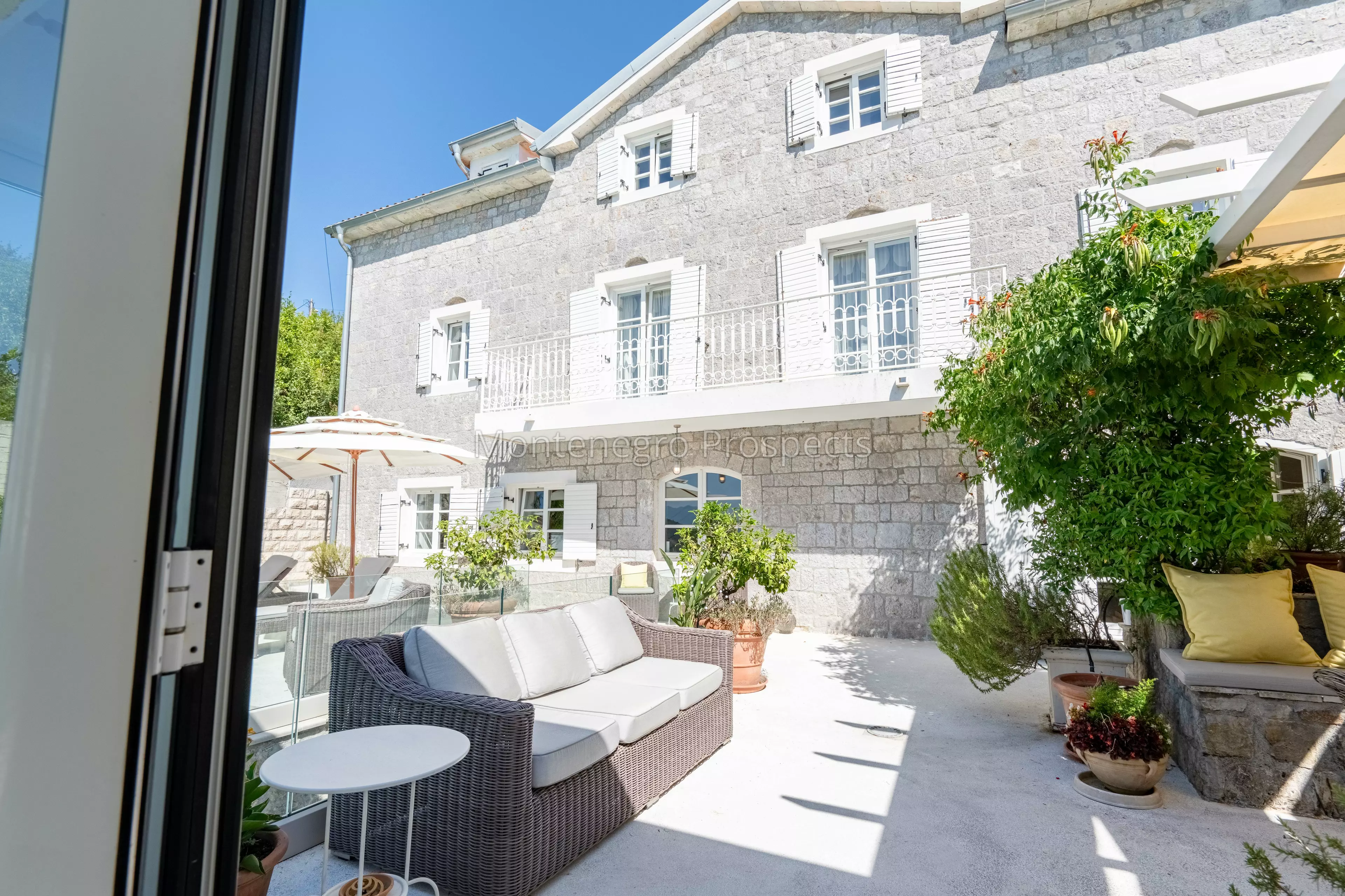 14168 lustica vila for sale 24