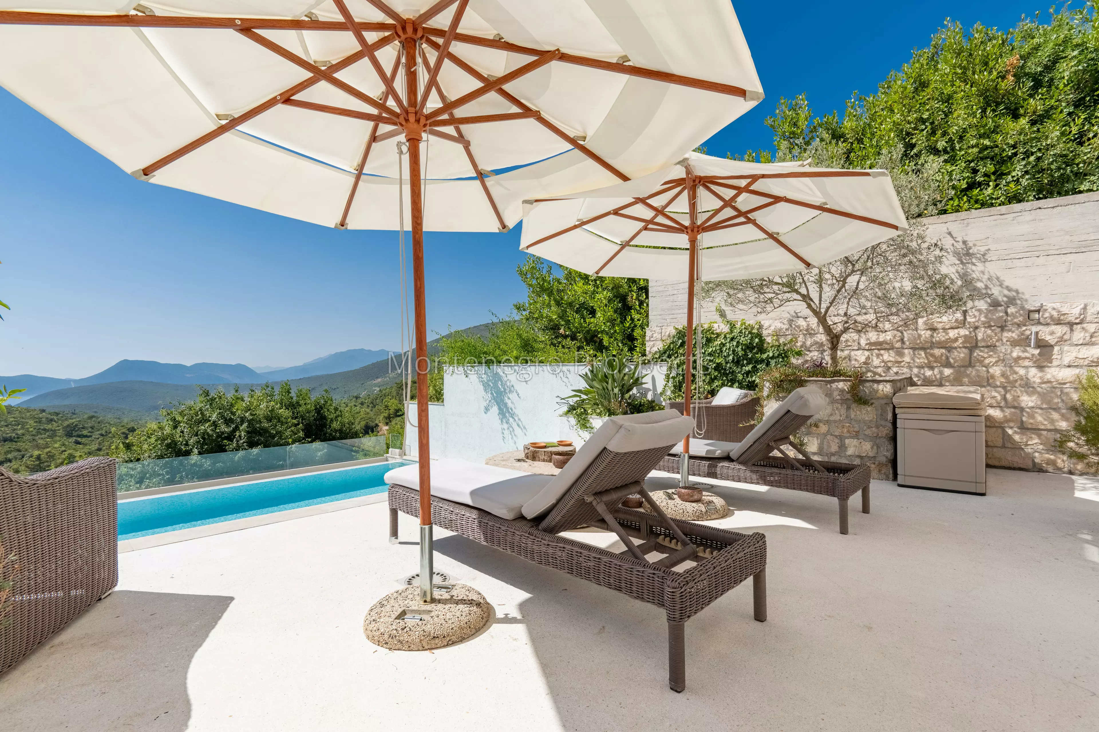 14168 lustica vila for sale 27