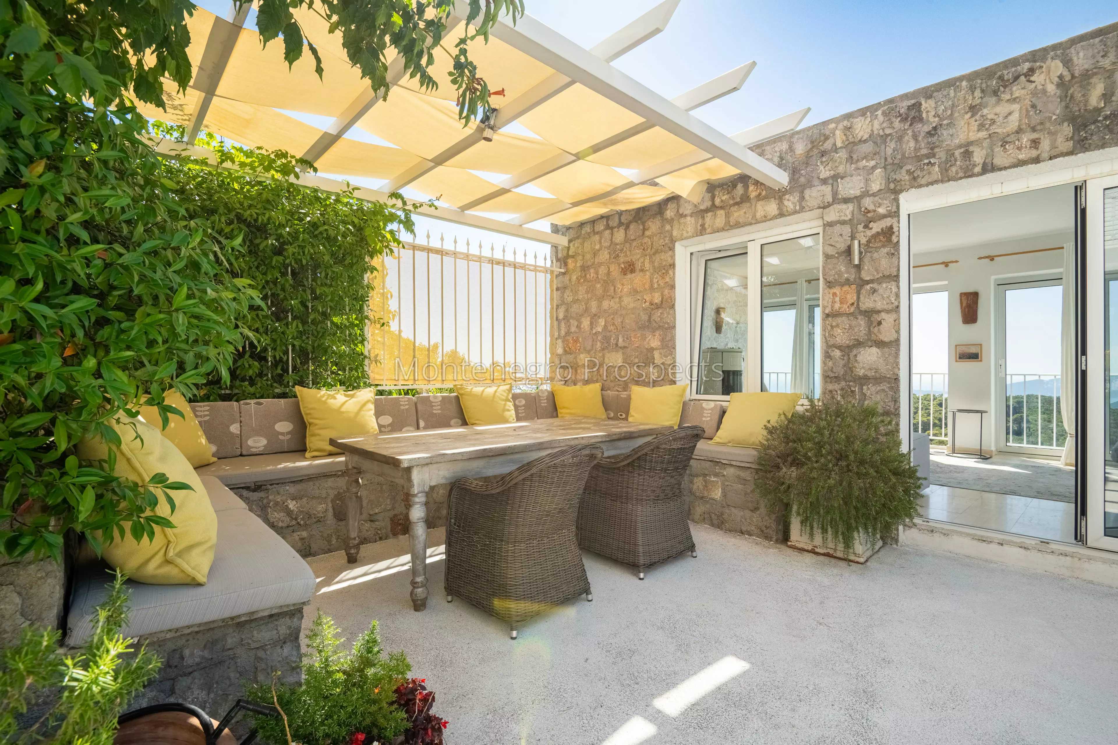 14168 lustica vila for sale 50