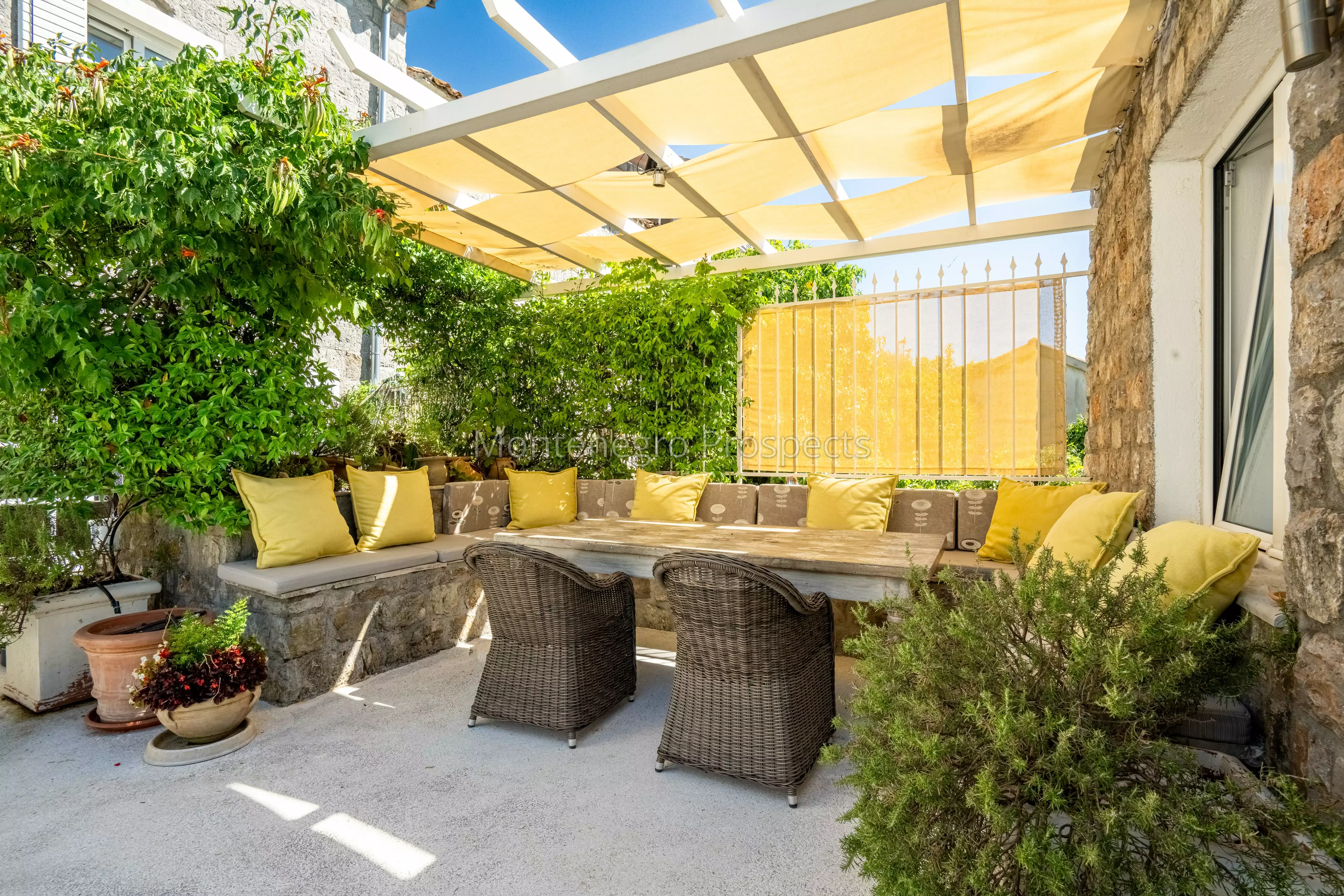 14168 lustica vila for sale 51