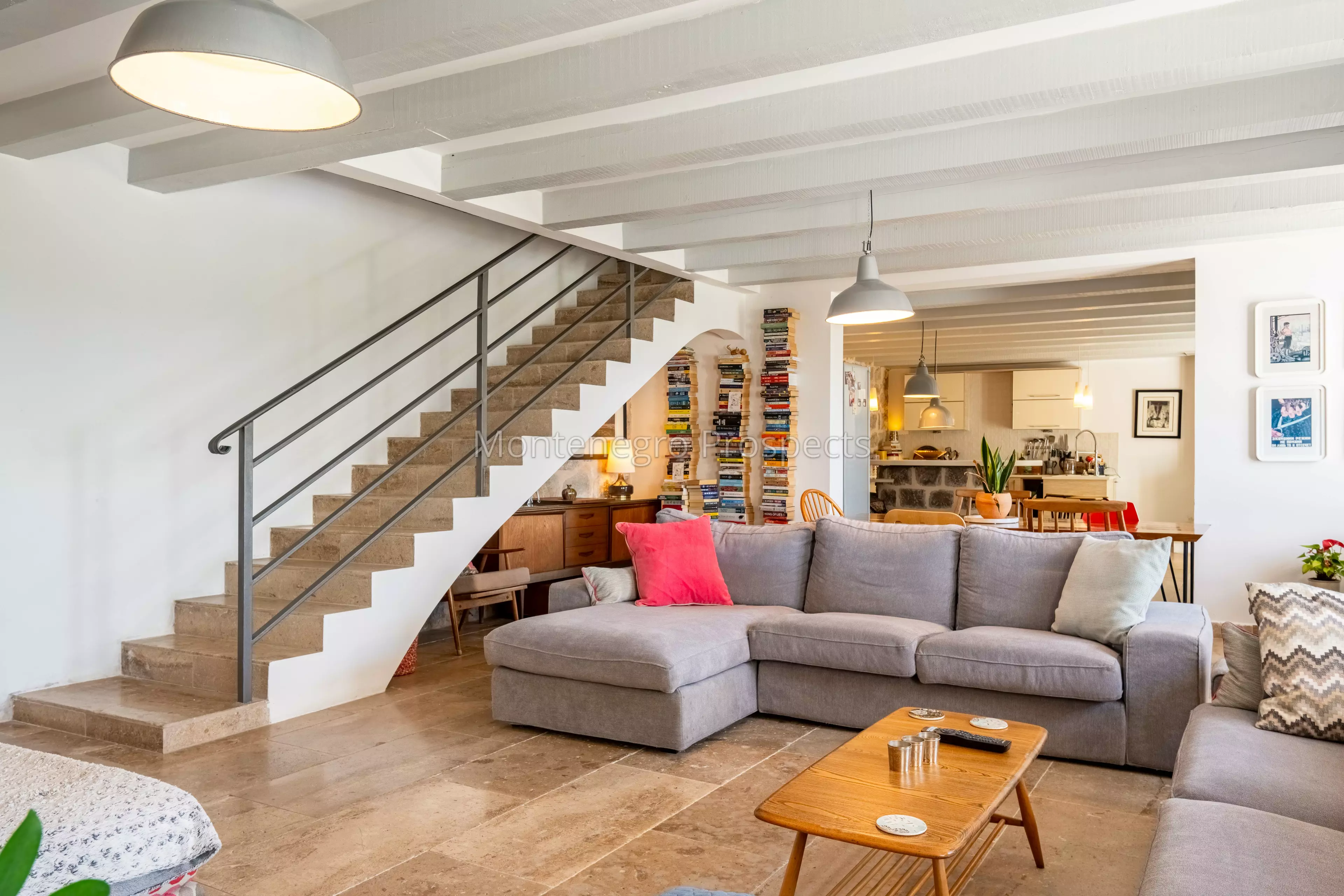 14168 lustica vila for sale 75