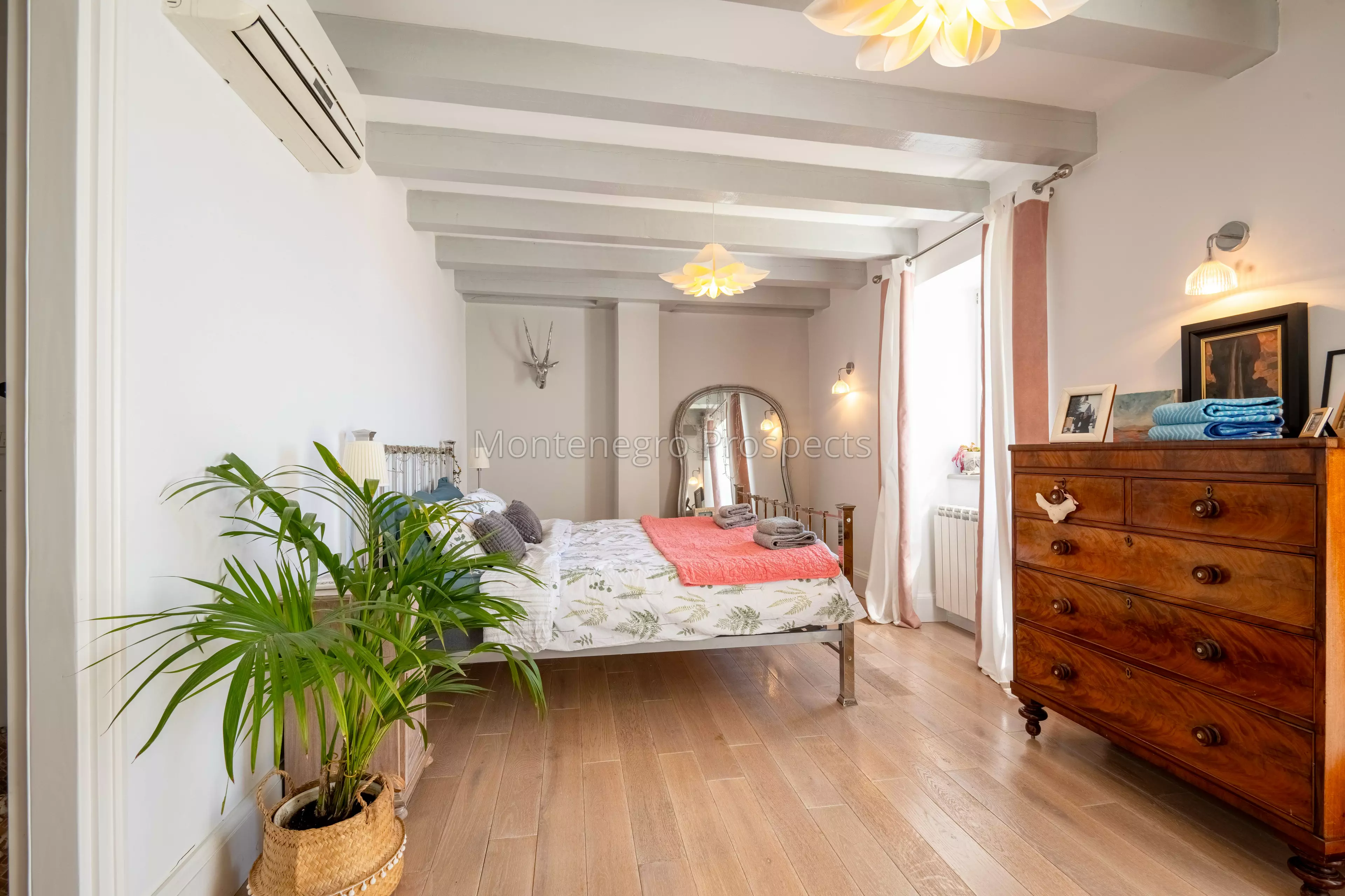 14168 lustica vila for sale 78