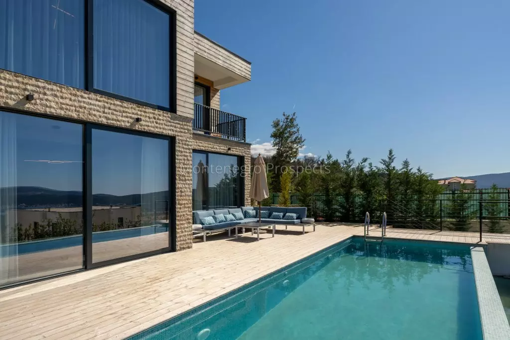 Modern luxury villa with a pool kavac 13810 15