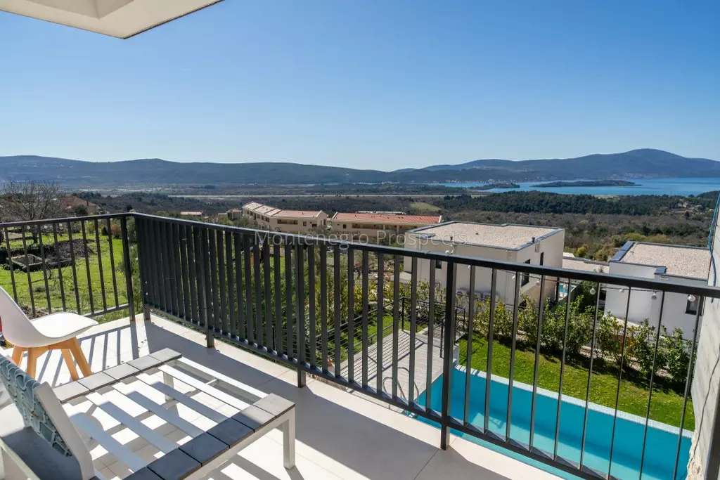Modern luxury villa with a pool kavac 13810 3