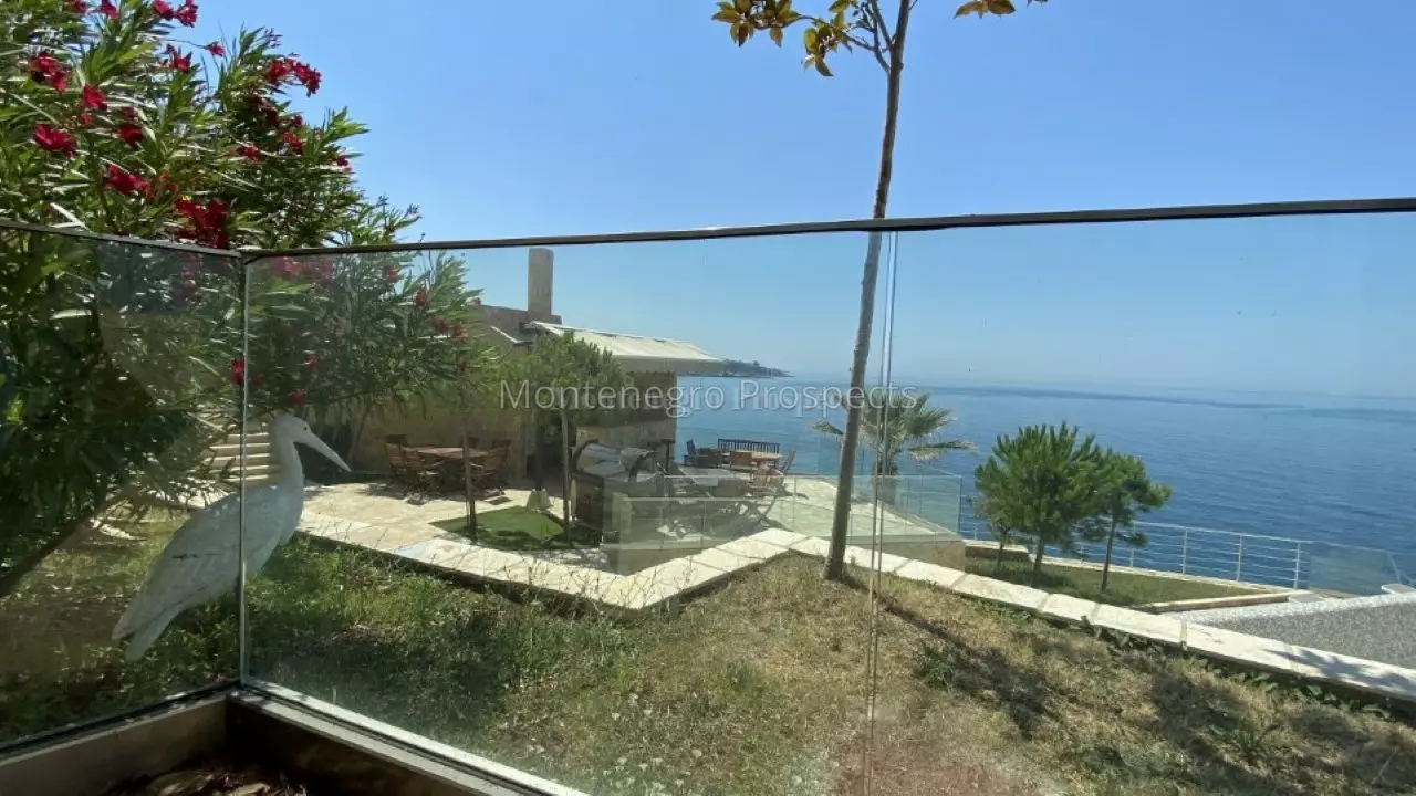 10267 apartment on the front line 9