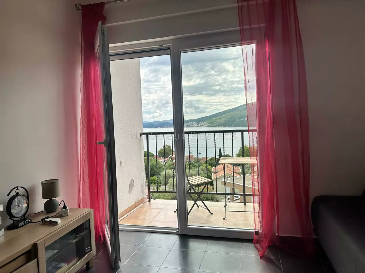 14172 djenovici apartment with sea views 4