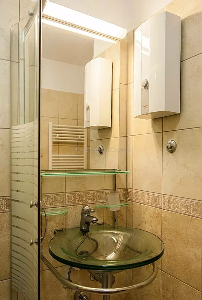 One bedroom apartment in historic stone palace with stunning sea views 13823 10
