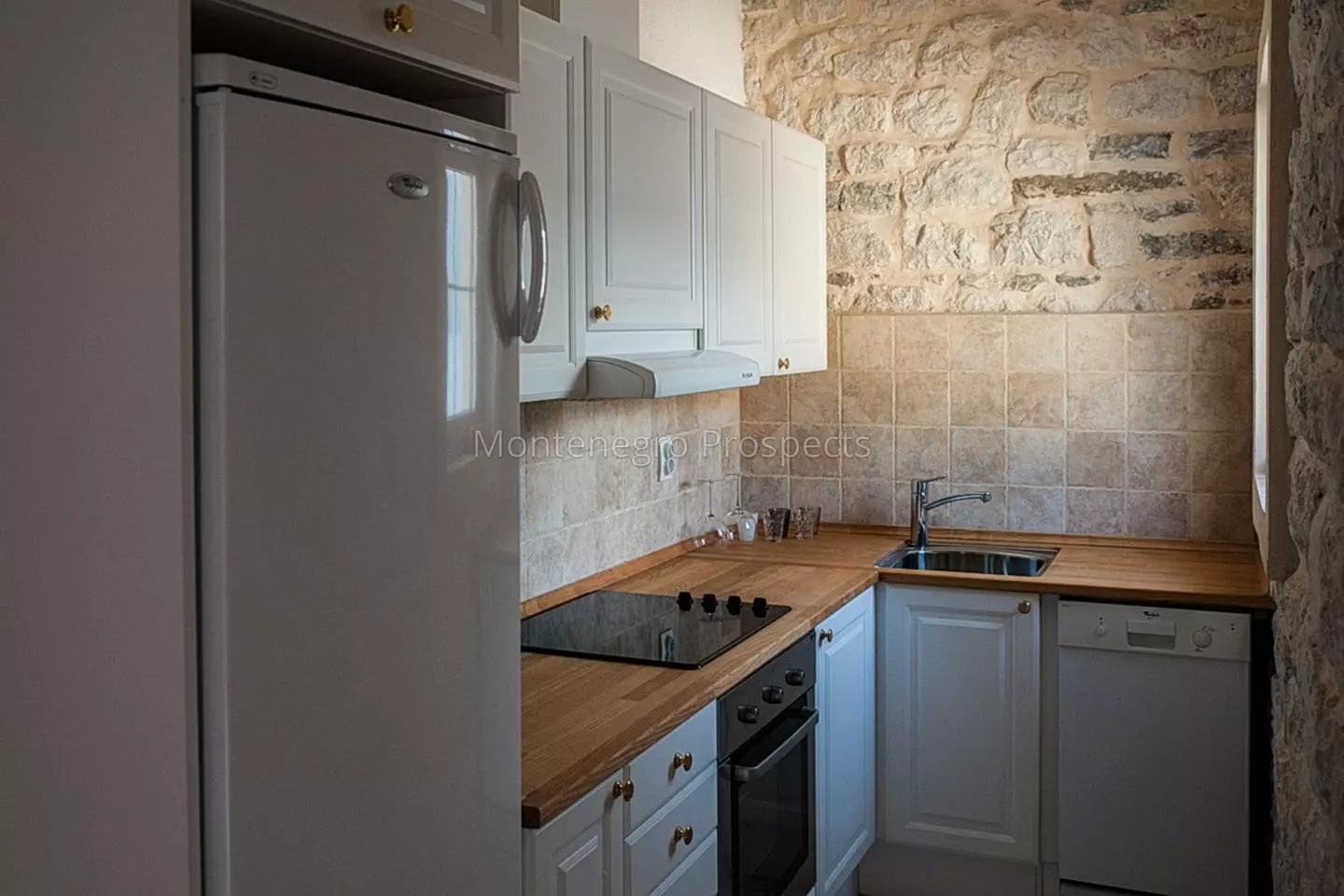 One bedroom apartment in historic stone palace with stunning sea views 13823 11