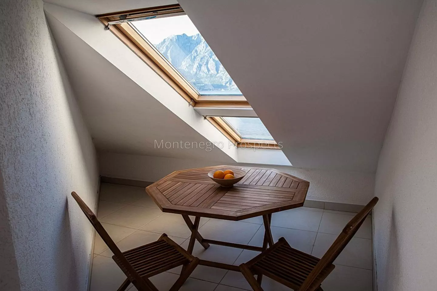 One bedroom apartment in historic stone palace with stunning sea views 13823 12