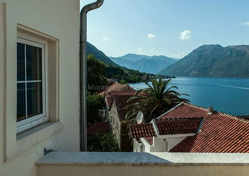 One bedroom apartment in historic stone palace with stunning sea views 13823 2