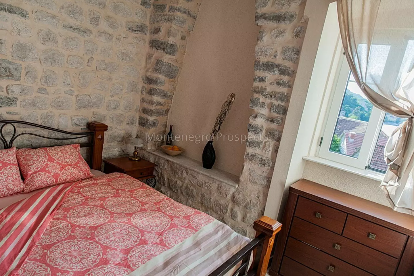 One bedroom apartment in historic stone palace with stunning sea views 13823 4