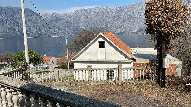 House for renovation prcanj 3 800x450