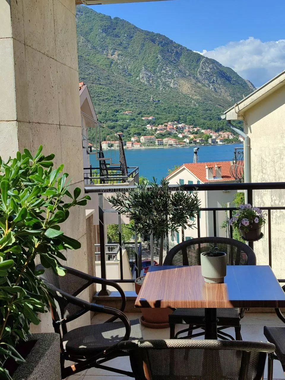 Three bedroom apartment for sale in dobrota   70 m from the sea 13838 3