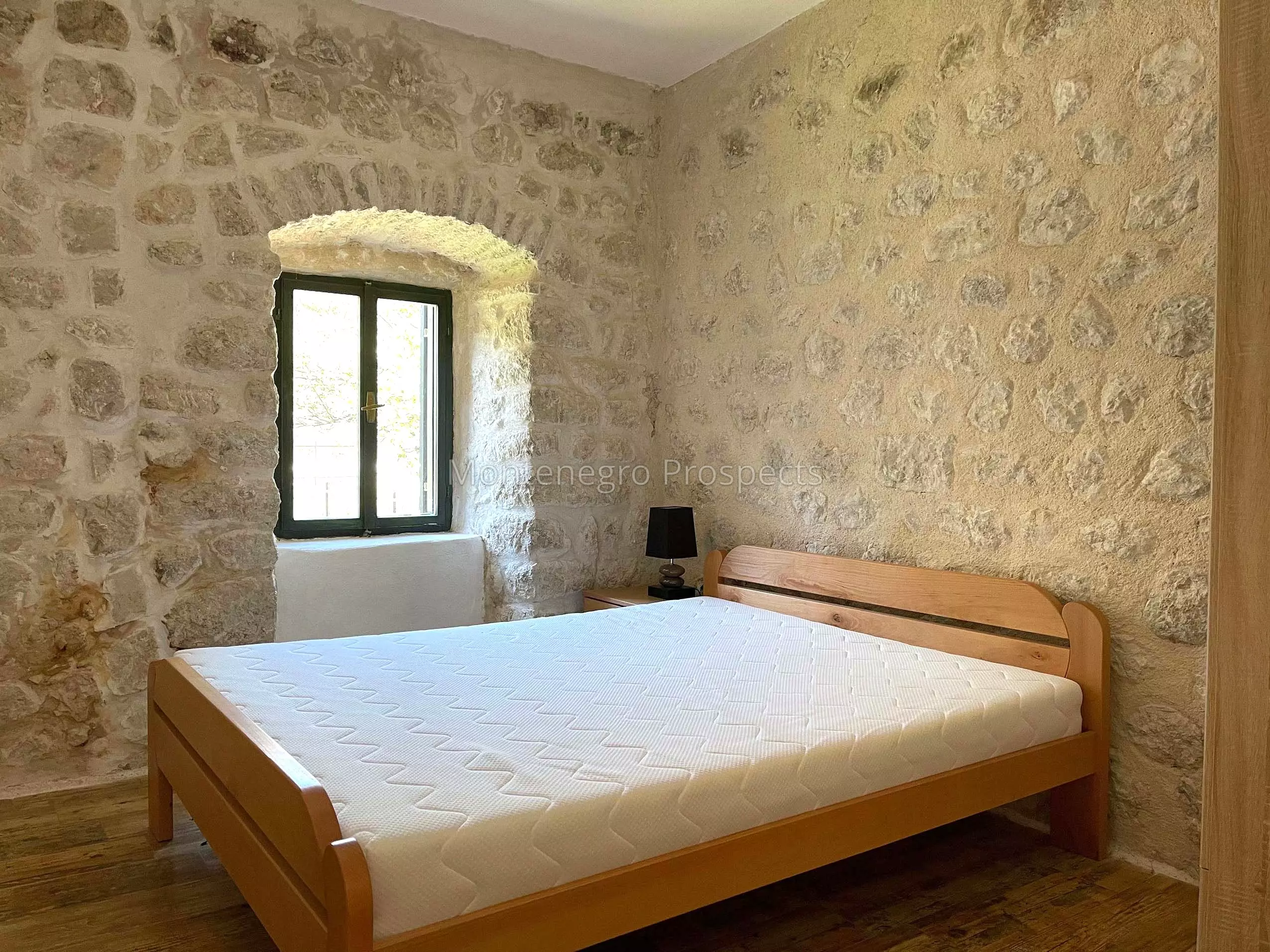 14184 risan stone house 11