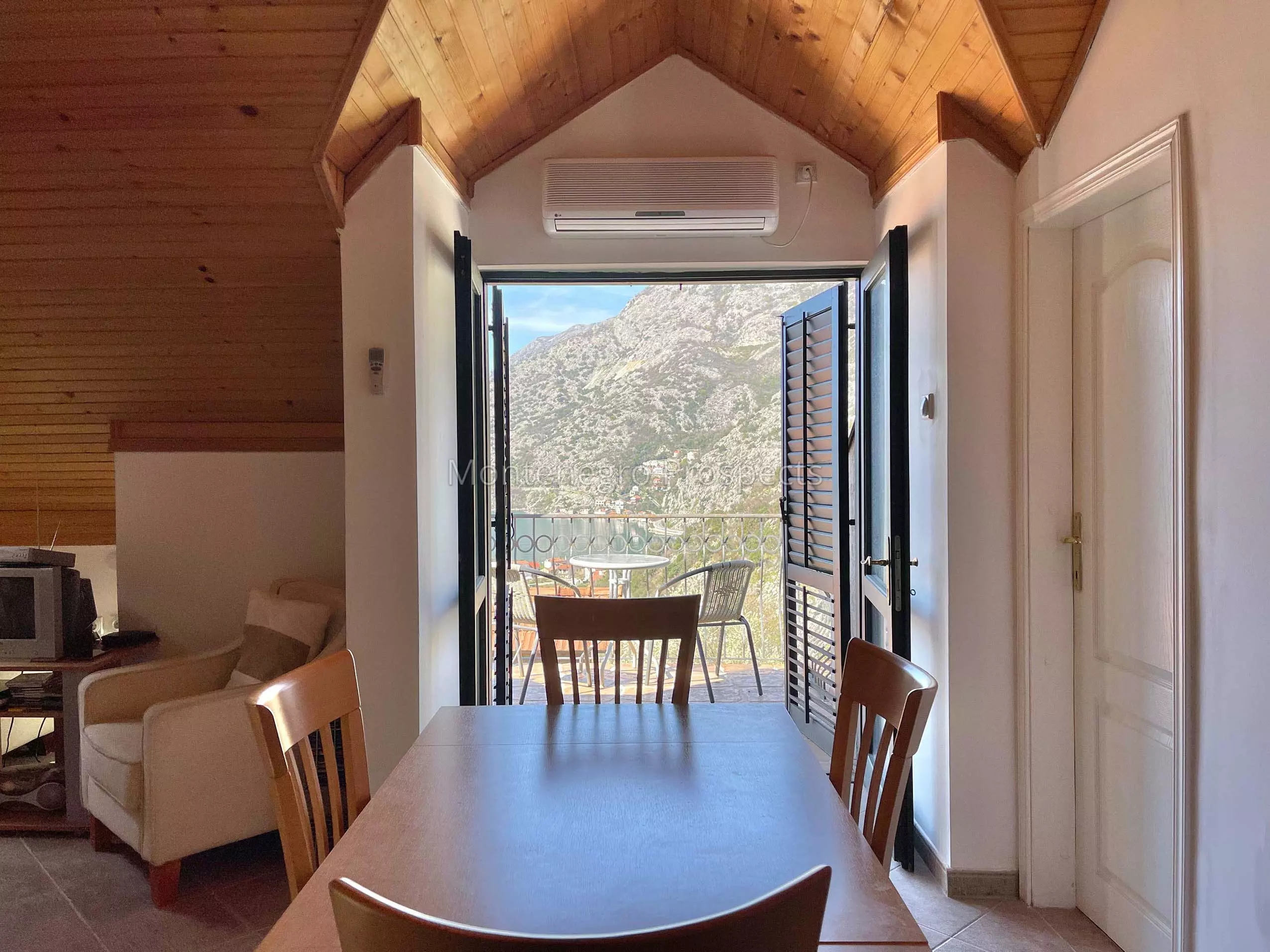 14184 risan stone house 20