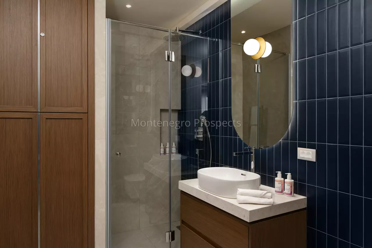 Luxury movenpick beachfront residences in risan kotor bay 8