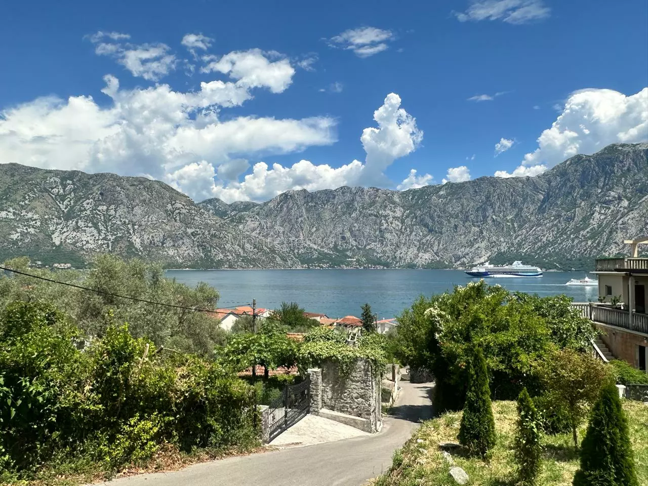 14189 house for renovation kotor 17
