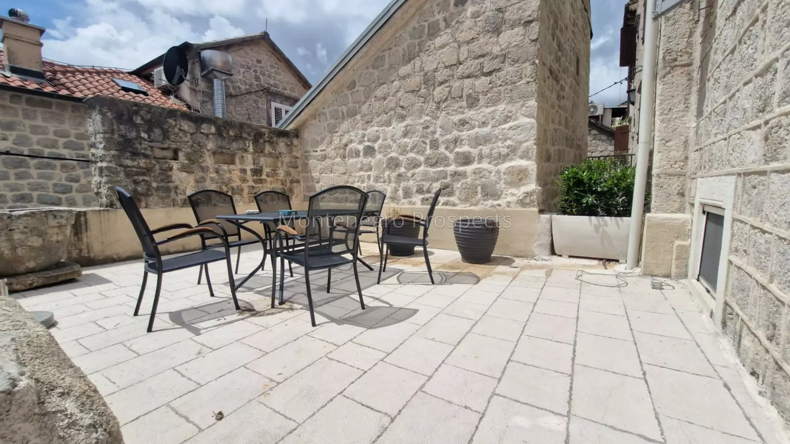 Two bedroom apartment for sale perast 4