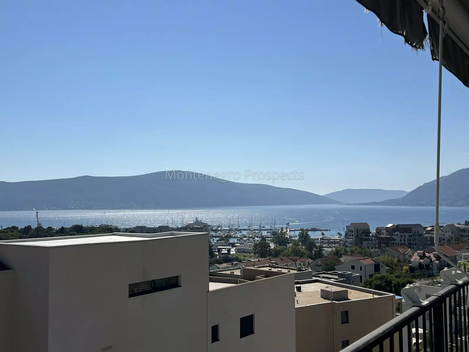 Two bedroom apartment with sea views in tivat 13857 8
