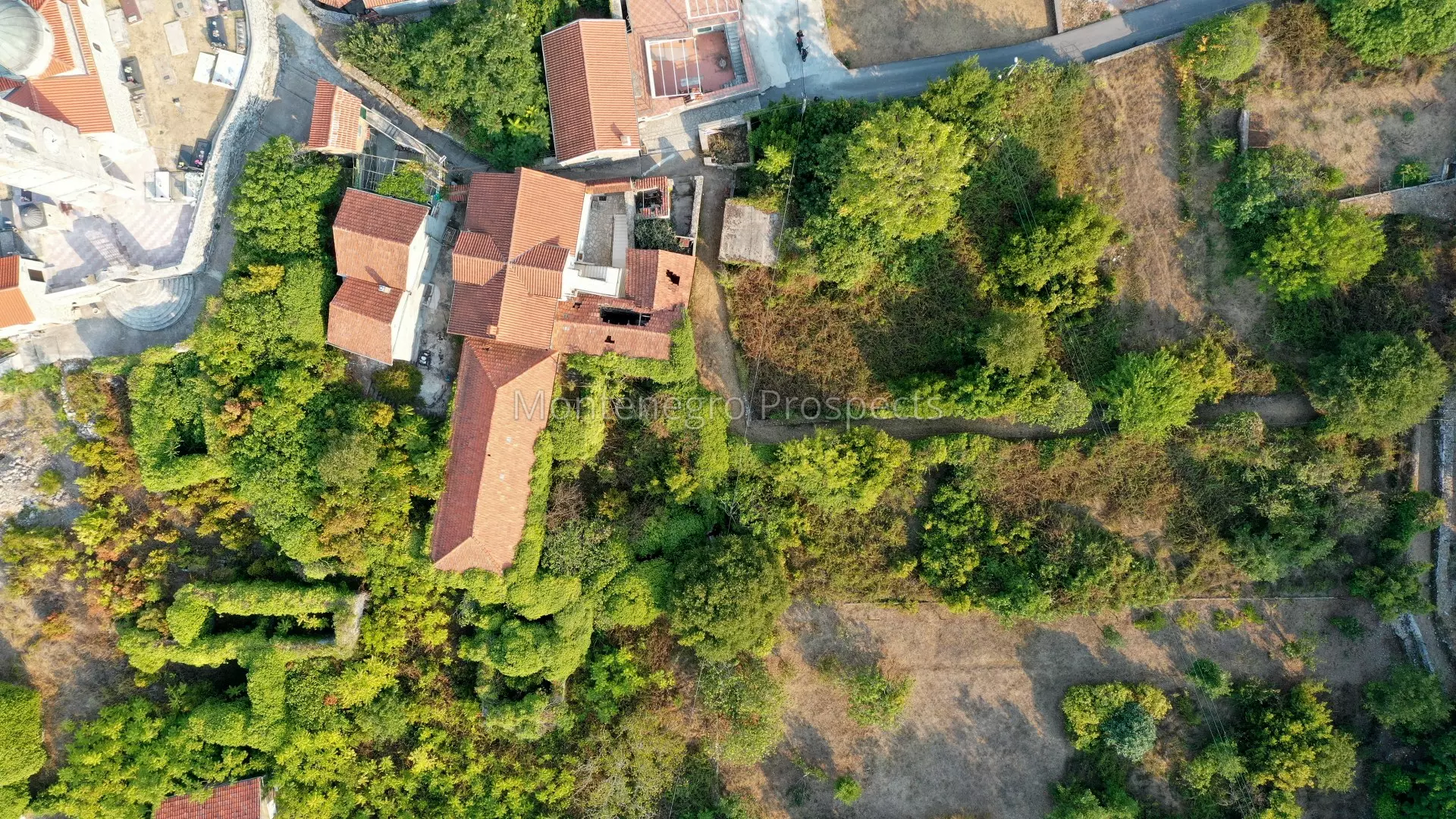 14198 radovici stone house 9