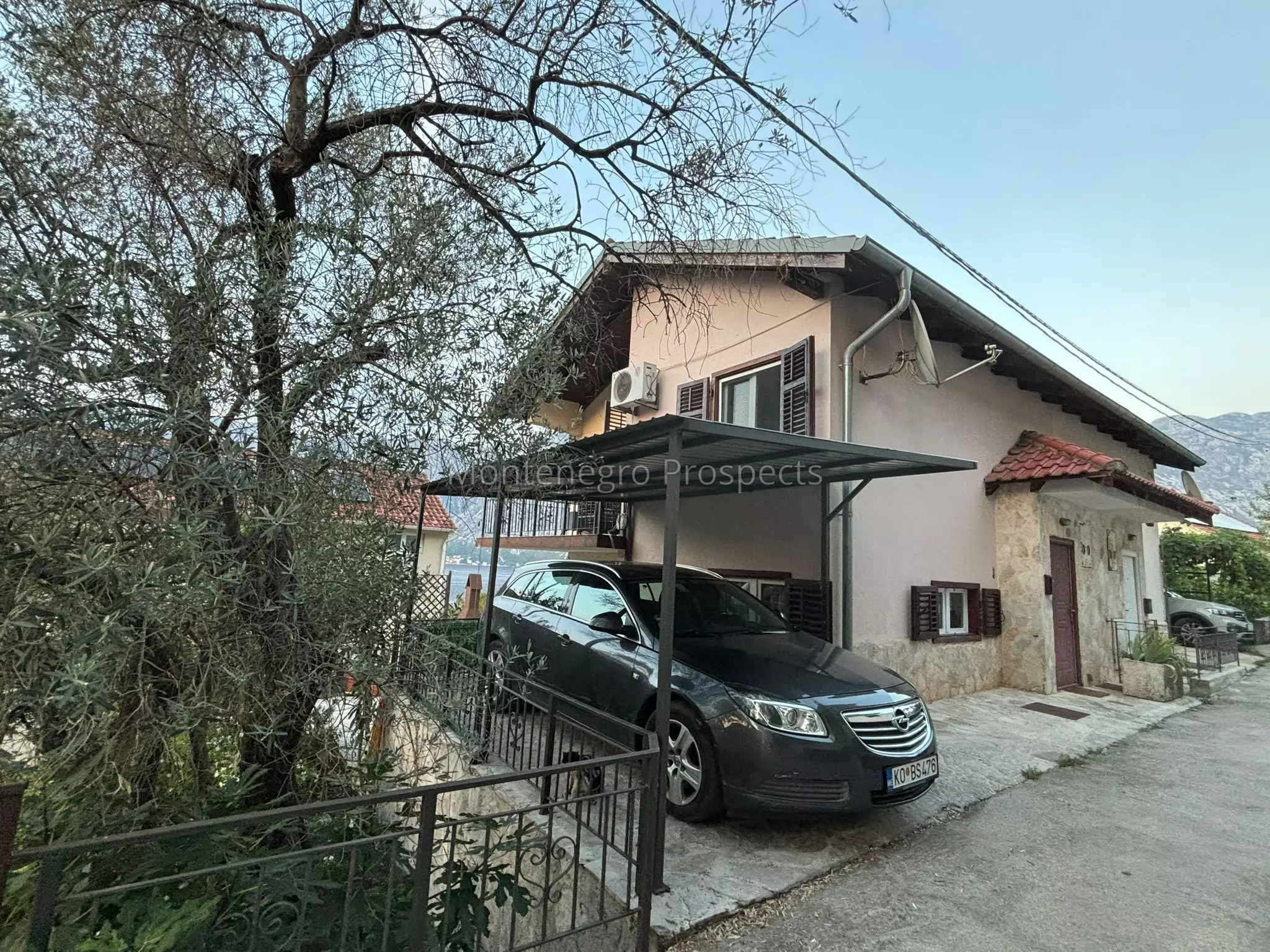 Two bedroom town house with nice garden in prcanj kotor bay 13858 1