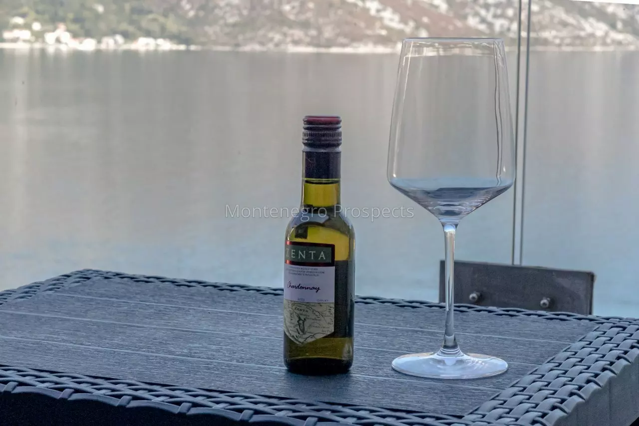 Two bedroom apartment with garage and panoramic sea view on the waterfront   kostanjica kotor 13791 16