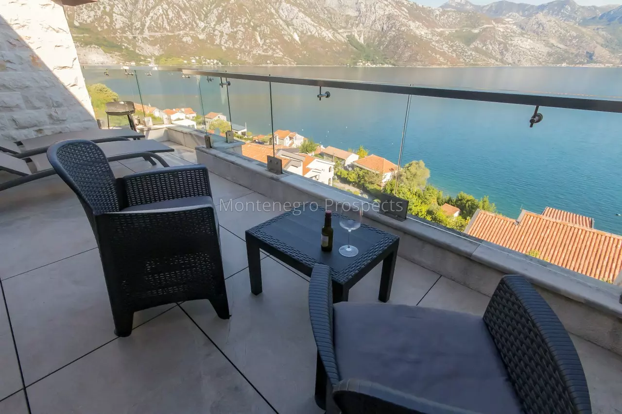 Two bedroom apartment with garage and panoramic sea view on the waterfront   kostanjica kotor 13791 36