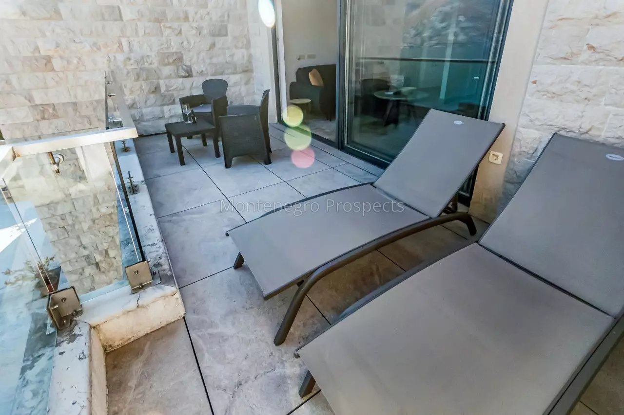 Two bedroom apartment with garage and panoramic sea view on the waterfront   kostanjica kotor 13791 39