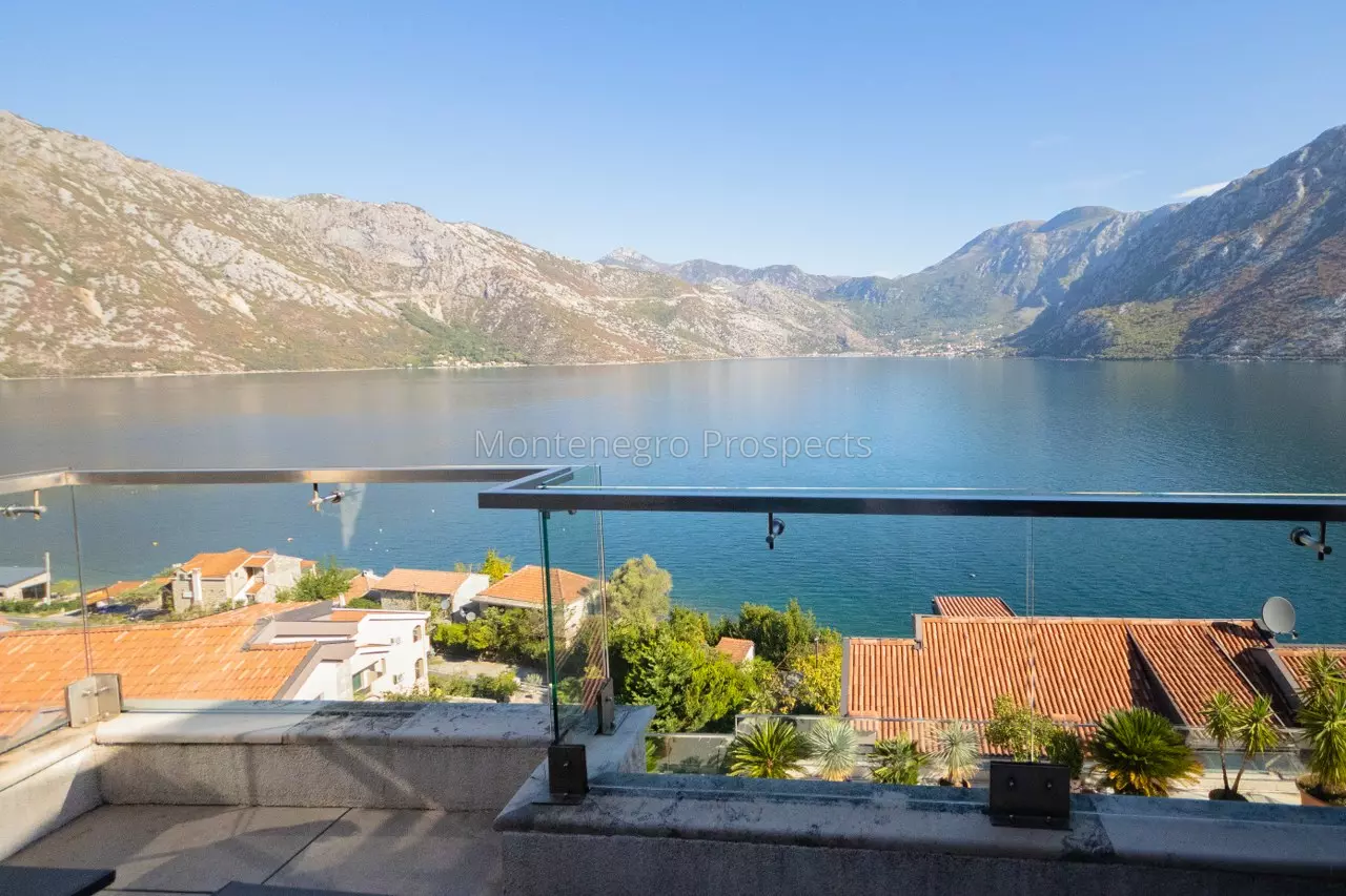 Two bedroom apartment with garage and panoramic sea view on the waterfront   kostanjica kotor 13791 40