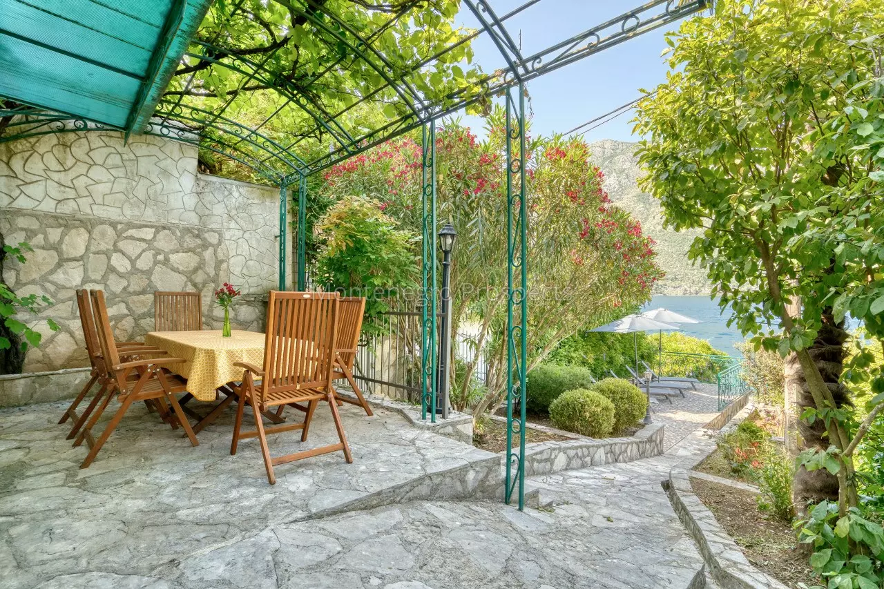 Waterfront house 13864 4 1280x853