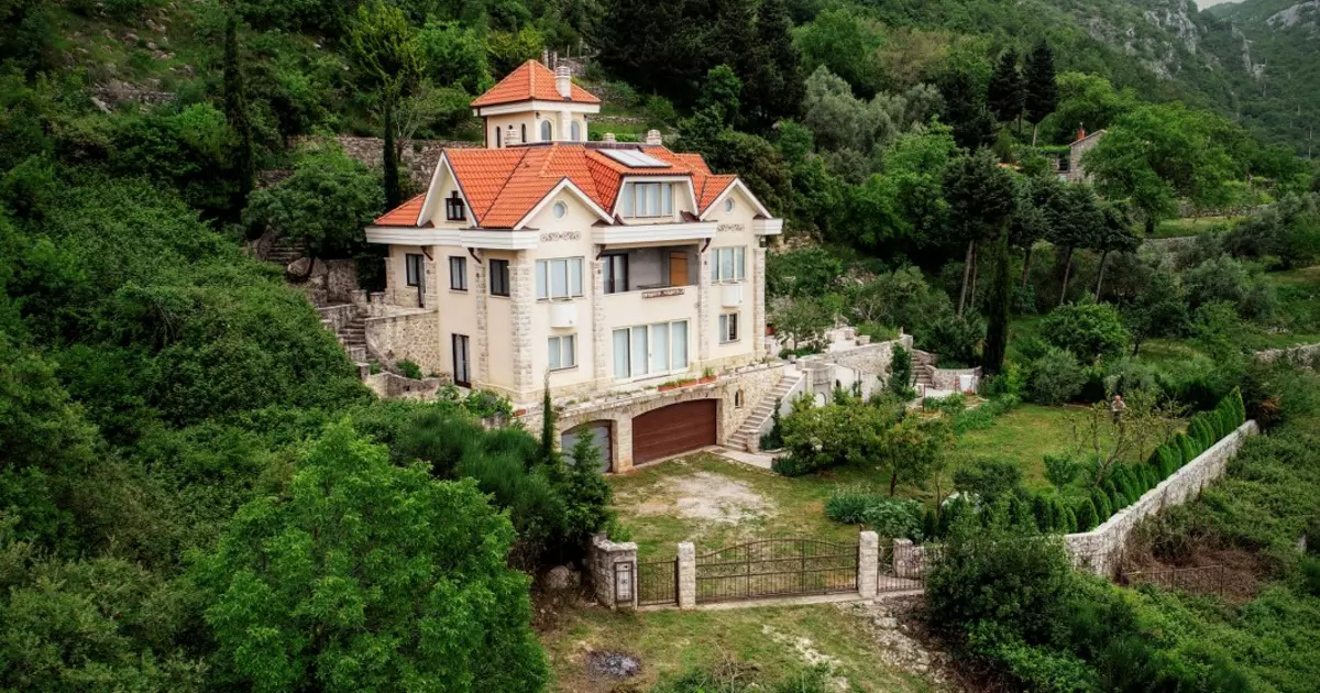 Spacious Villa on the prestigious Budva Riviera above Sveti Stefan